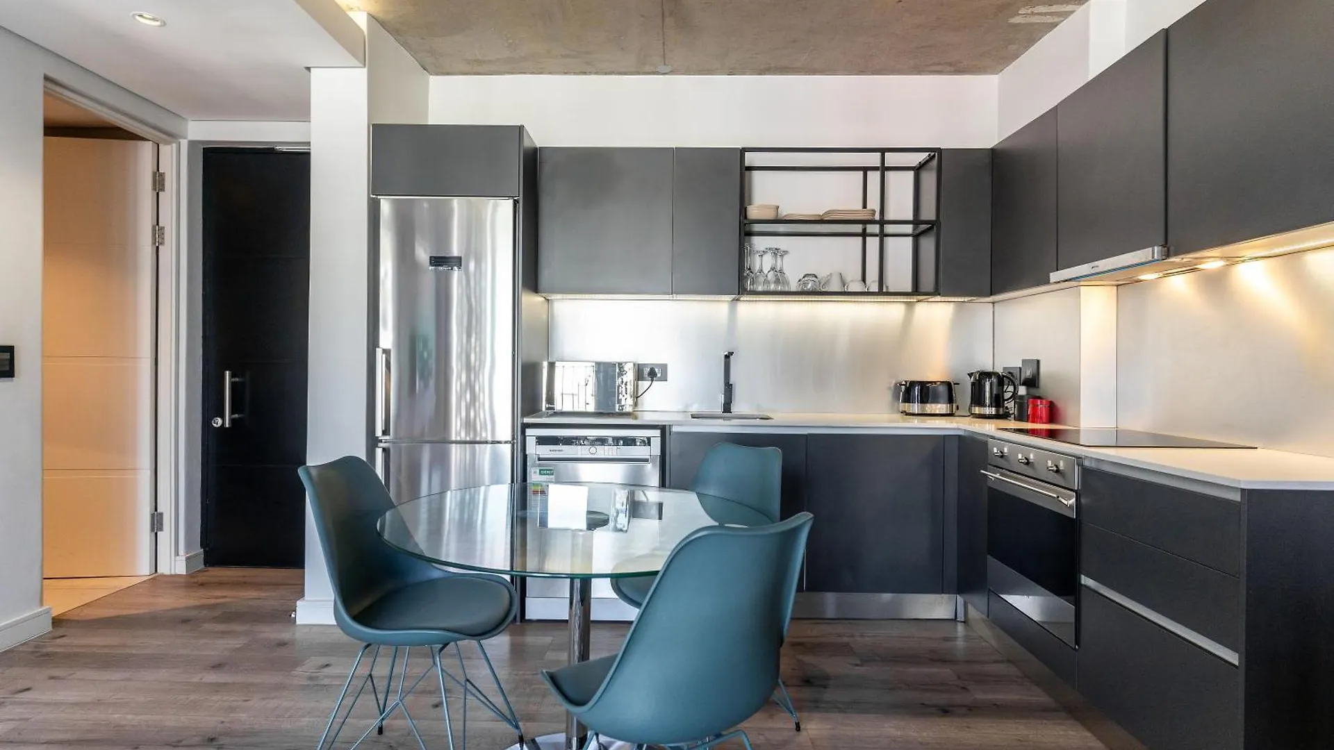 Apartment The Signature 410:Central Modern Aprt With Parking Cape Town