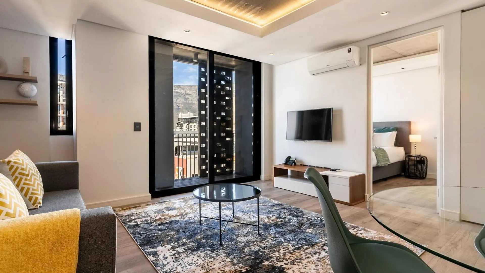 The Signature 410:Central Modern Aprt With Parking Cape Town