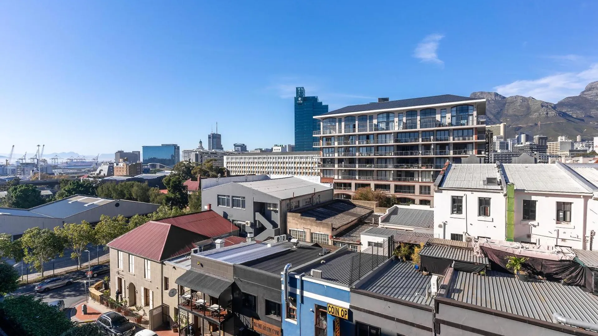 The Signature 410:Central Modern Aprt With Parking Cape Town